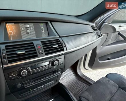 Белый БМВ Х6, объемом двигателя 3 л и пробегом 245 тыс. км за 15650 $, фото 38 на Automoto.ua