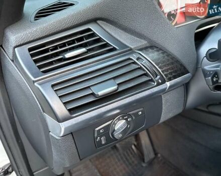 Белый БМВ Х6, объемом двигателя 3 л и пробегом 245 тыс. км за 15650 $, фото 40 на Automoto.ua