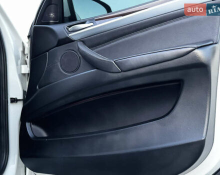 Белый БМВ Х6, объемом двигателя 3 л и пробегом 200 тыс. км за 22800 $, фото 55 на Automoto.ua