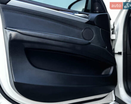 Белый БМВ Х6, объемом двигателя 3 л и пробегом 200 тыс. км за 22800 $, фото 36 на Automoto.ua