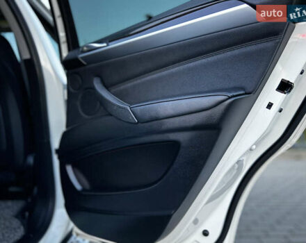 Белый БМВ Х6, объемом двигателя 3 л и пробегом 200 тыс. км за 22800 $, фото 74 на Automoto.ua