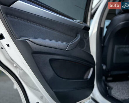 Белый БМВ Х6, объемом двигателя 3 л и пробегом 200 тыс. км за 22800 $, фото 67 на Automoto.ua