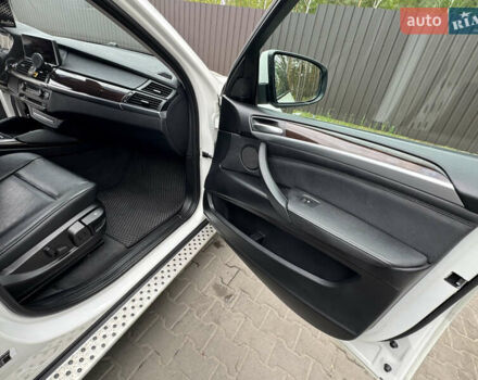 БМВ Х6 2012 в Киеве на Automoto.ua Белый БМВ Х6, объемом двигателя 2.98 л и пробегом 155 тыс. км за 17000 $, фото 34 на Automoto.ua
