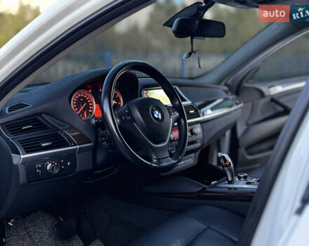 Белый БМВ Х6, объемом двигателя 3 л и пробегом 200 тыс. км за 22800 $, фото 38 на Automoto.ua