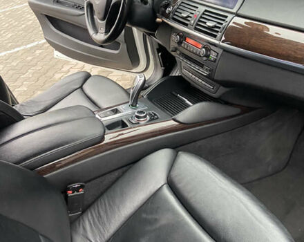 Белый БМВ Х6, объемом двигателя 3 л и пробегом 170 тыс. км за 26500 $, фото 9 на Automoto.ua