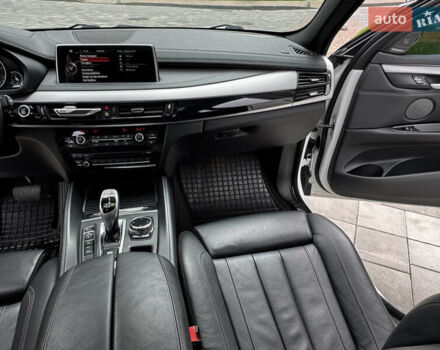 Білий БМВ Х6, об'ємом двигуна 3 л та пробігом 156 тис. км за 27777 $, фото 28 на Automoto.ua