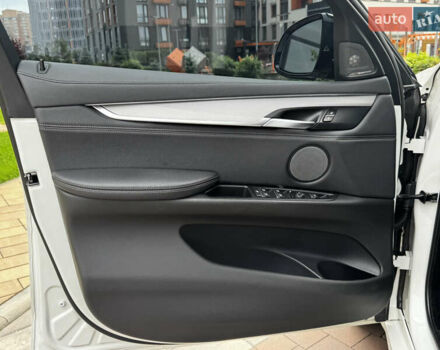 Білий БМВ Х6, об'ємом двигуна 3 л та пробігом 156 тис. км за 27777 $, фото 10 на Automoto.ua