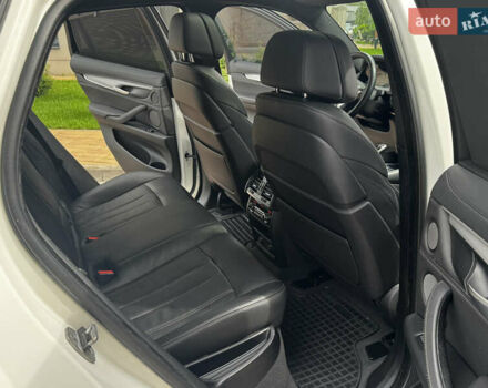 Білий БМВ Х6, об'ємом двигуна 3 л та пробігом 156 тис. км за 27777 $, фото 20 на Automoto.ua