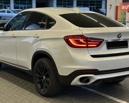 Белый БМВ Х6, объемом двигателя 3 л и пробегом 157 тыс. км за 25999 $, фото 6 на Automoto.ua