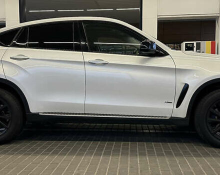 Белый БМВ Х6, объемом двигателя 3 л и пробегом 157 тыс. км за 25999 $, фото 3 на Automoto.ua