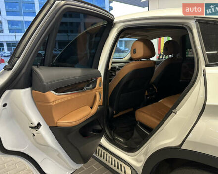 Белый БМВ Х6, объемом двигателя 3 л и пробегом 157 тыс. км за 25999 $, фото 11 на Automoto.ua