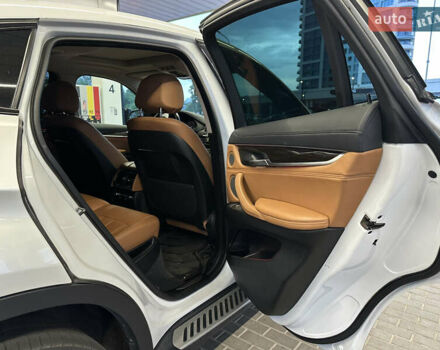 Белый БМВ Х6, объемом двигателя 3 л и пробегом 157 тыс. км за 25999 $, фото 13 на Automoto.ua