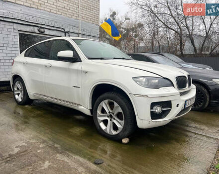 Белый БМВ Х6, объемом двигателя 3 л и пробегом 150 тыс. км за 10000 $, фото 1 на Automoto.ua