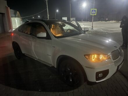 Белый БМВ Х6, объемом двигателя 4.4 л и пробегом 200 тыс. км за 13000 $, фото 1 на Automoto.ua
