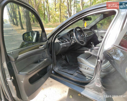 Чорний БМВ Х6, об'ємом двигуна 2.99 л та пробігом 180 тис. км за 13000 $, фото 13 на Automoto.ua