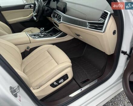 Белый БМВ X7, объемом двигателя 2.99 л и пробегом 98 тыс. км за 79000 $, фото 110 на Automoto.ua