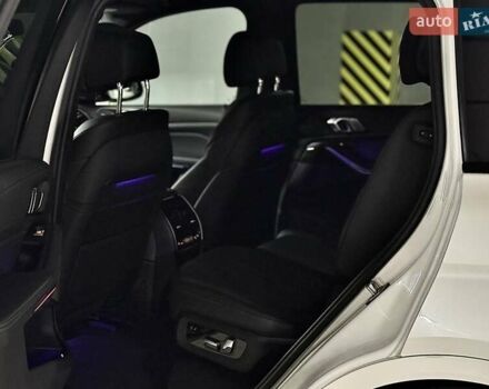 Белый БМВ X7, объемом двигателя 4.39 л и пробегом 99 тыс. км за 71900 $, фото 22 на Automoto.ua