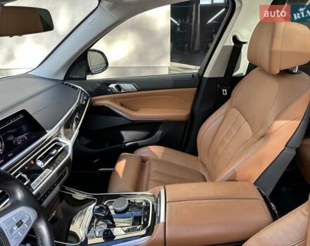 Белый БМВ X7, объемом двигателя 3 л и пробегом 67 тыс. км за 59500 $, фото 38 на Automoto.ua