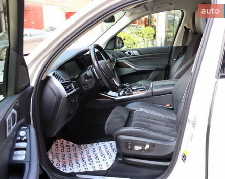 Білий БМВ X7, об'ємом двигуна 3 л та пробігом 131 тис. км за 61900 $, фото 14 на Automoto.ua