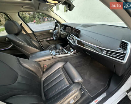 Белый БМВ X7, объемом двигателя 3 л и пробегом 125 тыс. км за 56900 $, фото 16 на Automoto.ua