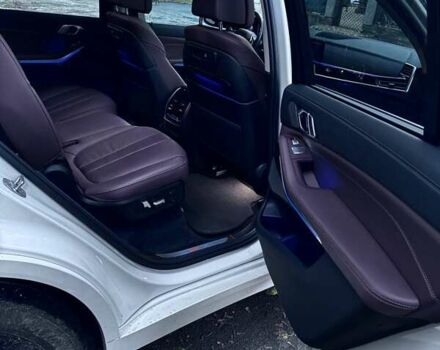 Белый БМВ X7, объемом двигателя 3 л и пробегом 156 тыс. км за 58000 $, фото 26 на Automoto.ua