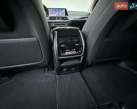 Белый БМВ X7, объемом двигателя 3 л и пробегом 125 тыс. км за 56900 $, фото 21 на Automoto.ua
