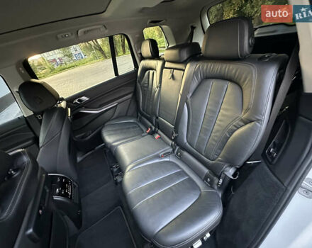 Белый БМВ X7, объемом двигателя 3 л и пробегом 125 тыс. км за 56900 $, фото 25 на Automoto.ua