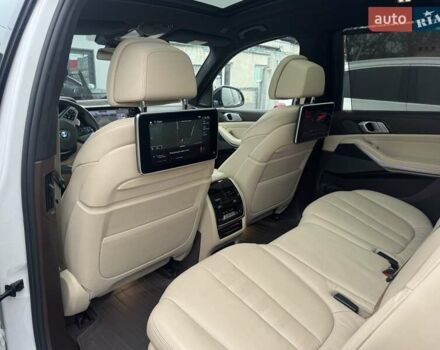 Белый БМВ X7, объемом двигателя 2.99 л и пробегом 98 тыс. км за 79000 $, фото 55 на Automoto.ua