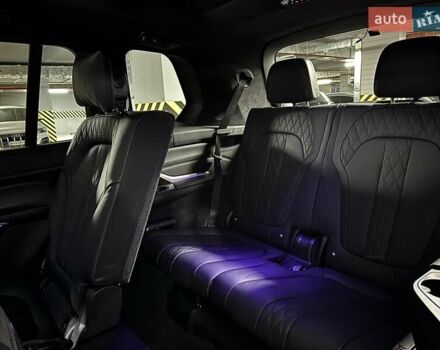 Белый БМВ X7, объемом двигателя 4.39 л и пробегом 99 тыс. км за 71900 $, фото 23 на Automoto.ua