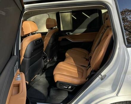 Белый БМВ X7, объемом двигателя 3 л и пробегом 67 тыс. км за 59500 $, фото 41 на Automoto.ua