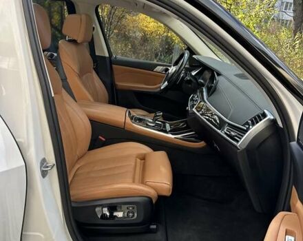 Белый БМВ X7, объемом двигателя 3 л и пробегом 67 тыс. км за 59500 $, фото 56 на Automoto.ua