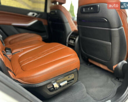 Белый БМВ X7, объемом двигателя 3 л и пробегом 70 тыс. км за 52000 $, фото 11 на Automoto.ua