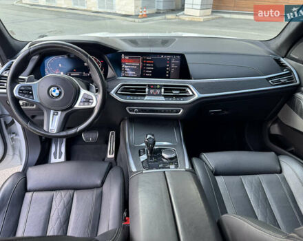 Белый БМВ X7, объемом двигателя 3 л и пробегом 75 тыс. км за 74000 $, фото 26 на Automoto.ua