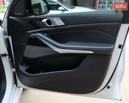 Білий БМВ X7, об'ємом двигуна 3 л та пробігом 131 тис. км за 61900 $, фото 51 на Automoto.ua