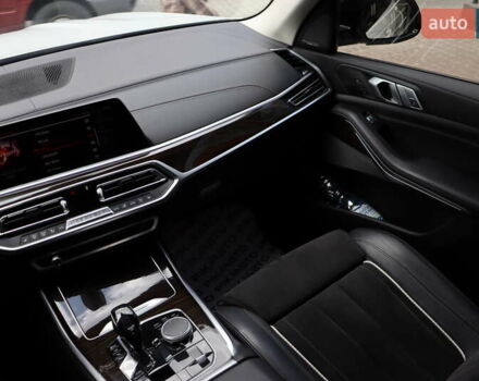 Білий БМВ X7, об'ємом двигуна 3 л та пробігом 131 тис. км за 61900 $, фото 41 на Automoto.ua