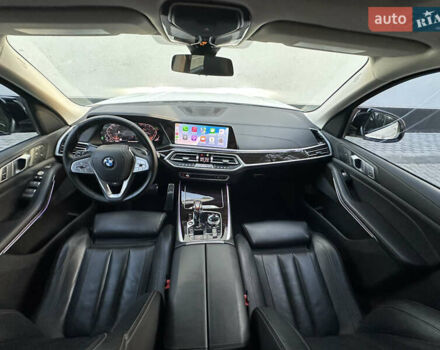 Белый БМВ X7, объемом двигателя 3 л и пробегом 125 тыс. км за 56900 $, фото 11 на Automoto.ua