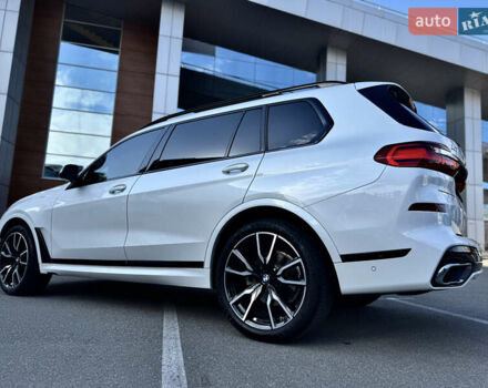 Белый БМВ X7, объемом двигателя 3 л и пробегом 75 тыс. км за 74000 $, фото 4 на Automoto.ua
