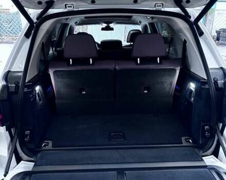 Белый БМВ X7, объемом двигателя 3 л и пробегом 156 тыс. км за 58000 $, фото 32 на Automoto.ua