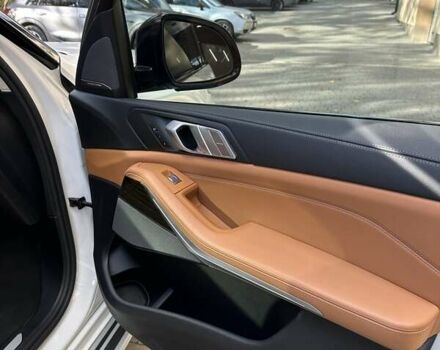 Белый БМВ X7, объемом двигателя 3 л и пробегом 67 тыс. км за 59500 $, фото 55 на Automoto.ua