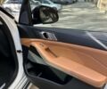 Белый БМВ X7, объемом двигателя 3 л и пробегом 67 тыс. км за 59500 $, фото 55 на Automoto.ua