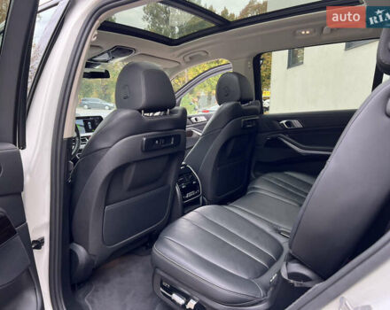 Білий БМВ X7, об'ємом двигуна 3 л та пробігом 130 тис. км за 53500 $, фото 26 на Automoto.ua