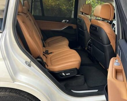 Белый БМВ X7, объемом двигателя 3 л и пробегом 67 тыс. км за 59500 $, фото 62 на Automoto.ua
