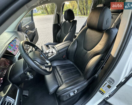 Белый БМВ X7, объемом двигателя 3 л и пробегом 125 тыс. км за 56900 $, фото 9 на Automoto.ua