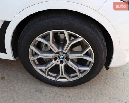Білий БМВ X7, об'ємом двигуна 3 л та пробігом 131 тис. км за 61900 $, фото 3 на Automoto.ua