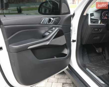 Белый БМВ X7, объемом двигателя 2.99 л и пробегом 141 тыс. км за 61000 $, фото 31 на Automoto.ua