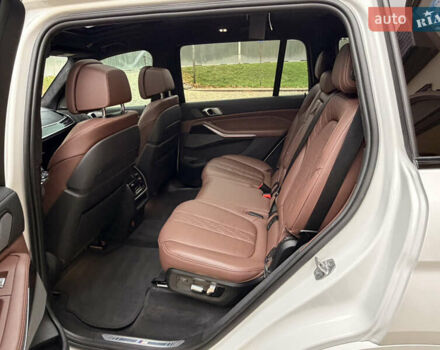 Белый БМВ X7, объемом двигателя 4.39 л и пробегом 130 тыс. км за 66000 $, фото 30 на Automoto.ua