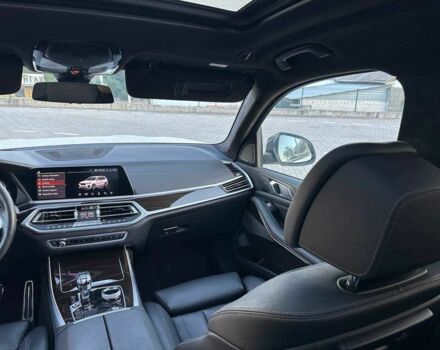 Белый БМВ X7, объемом двигателя 4.4 л и пробегом 126 тыс. км за 59500 $, фото 20 на Automoto.ua