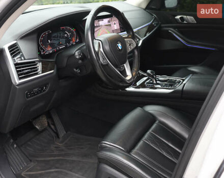 Белый БМВ X7, объемом двигателя 2.99 л и пробегом 141 тыс. км за 61000 $, фото 34 на Automoto.ua