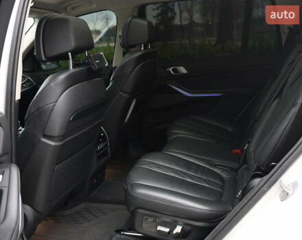 Белый БМВ X7, объемом двигателя 2.99 л и пробегом 141 тыс. км за 61000 $, фото 44 на Automoto.ua