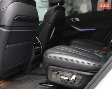 Белый БМВ X7, объемом двигателя 2.99 л и пробегом 141 тыс. км за 61000 $, фото 51 на Automoto.ua